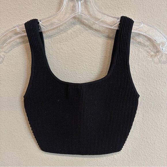 Aritzia | XS | black ribbed Bavarian Black Crop Top - Picture 3 of 5